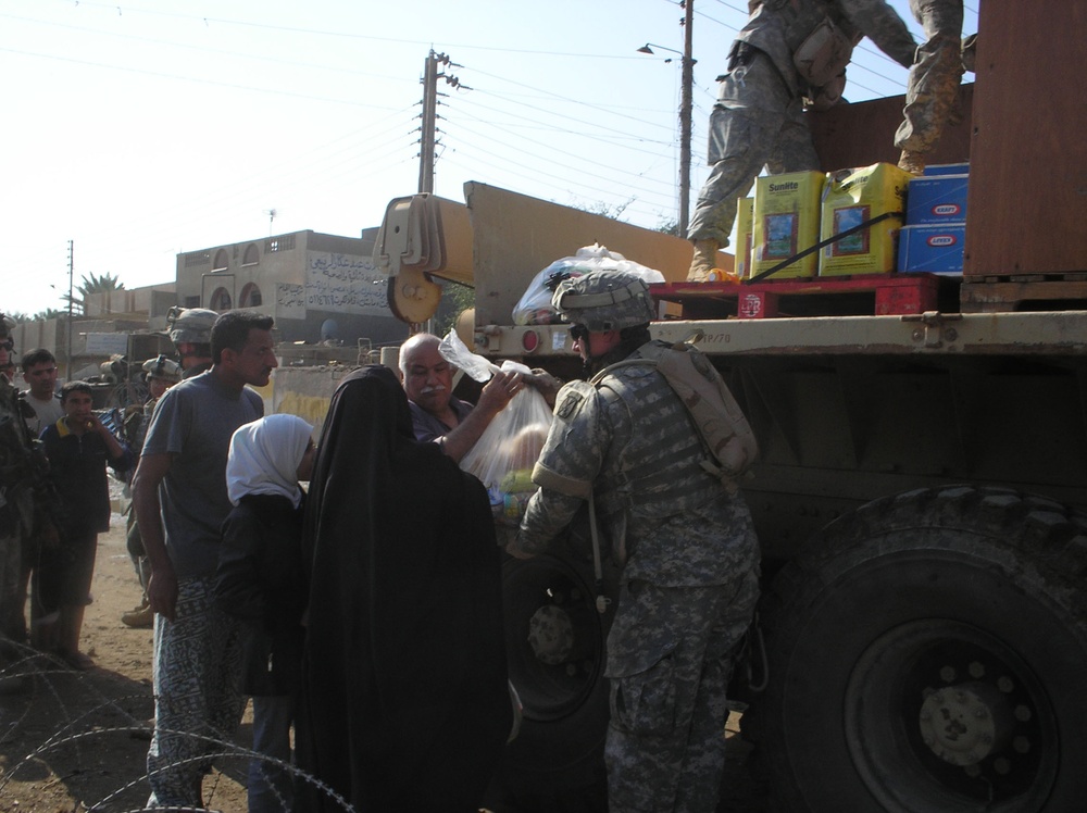 U.S. Soldiers Deliver Food to Abu Ghraib