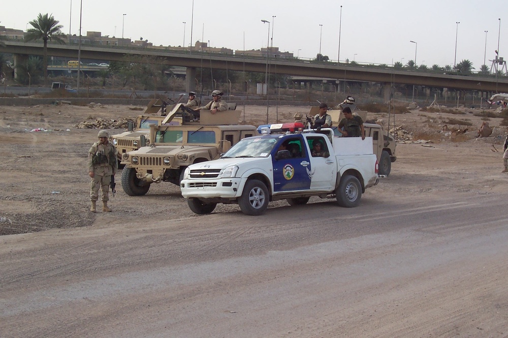 Soldiers prepare to search homes in Zafaraniya