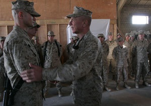 Corps' top leader visits troops in Fallujah