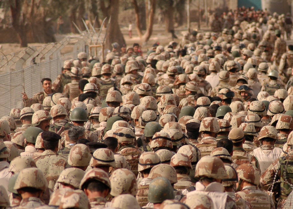 Iraqi Army Soldiers Vote