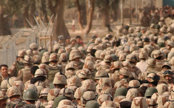 Iraqi Army Soldiers Vote