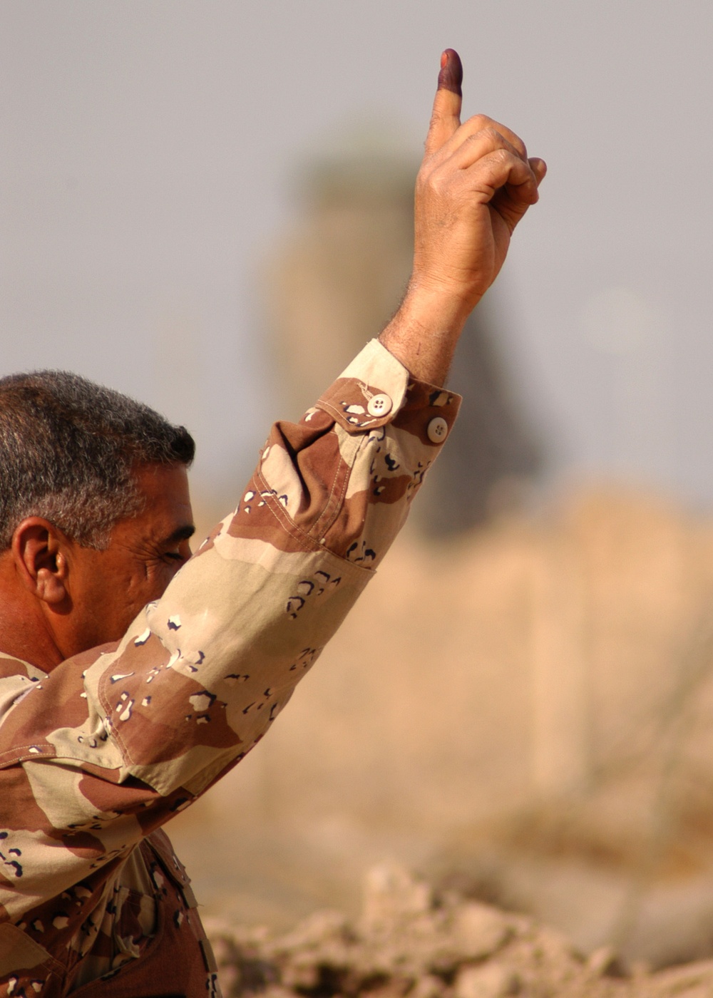 Iraqi Army Soldiers Vote