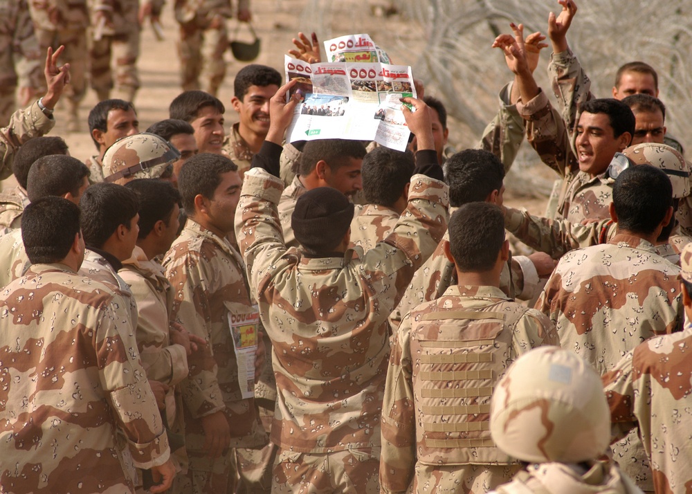 Iraqi Army Soldiers Vote