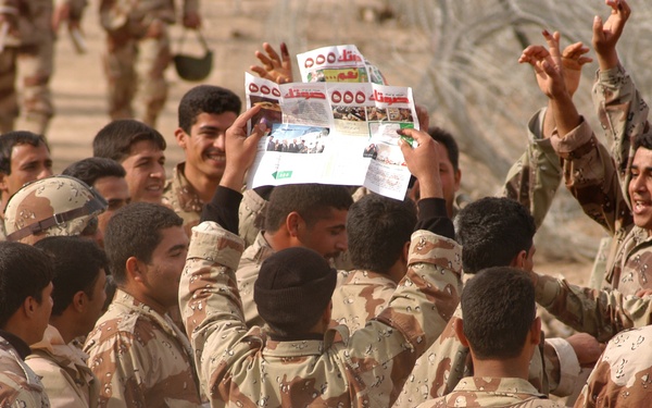 Iraqi Army Soldiers Vote
