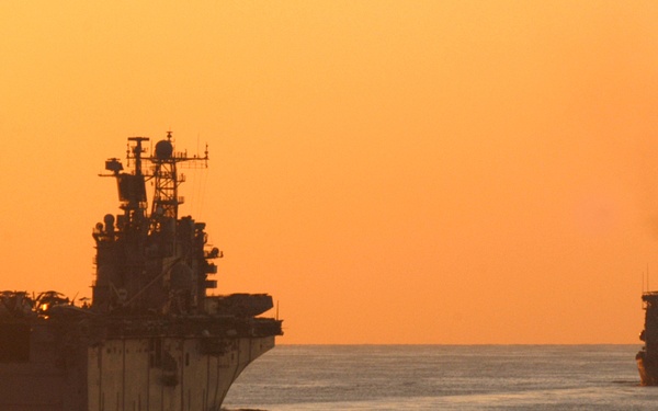 USS Nassau (LHA 4) approaches USNS Tippecanoe (T-AO 199)