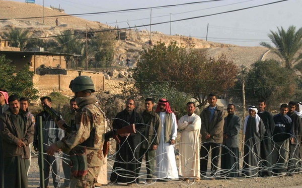 Iraqi voters stand in line