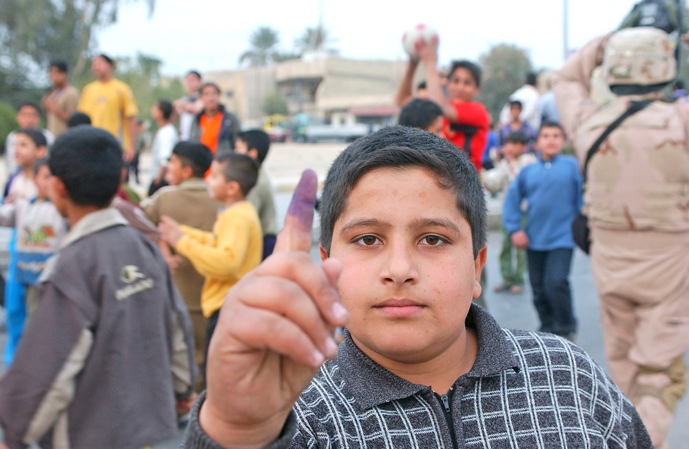 Abu Ghraib citizens cast votes