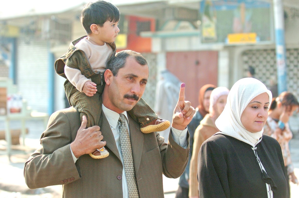 Iraqi citizens vote in Ameriyah