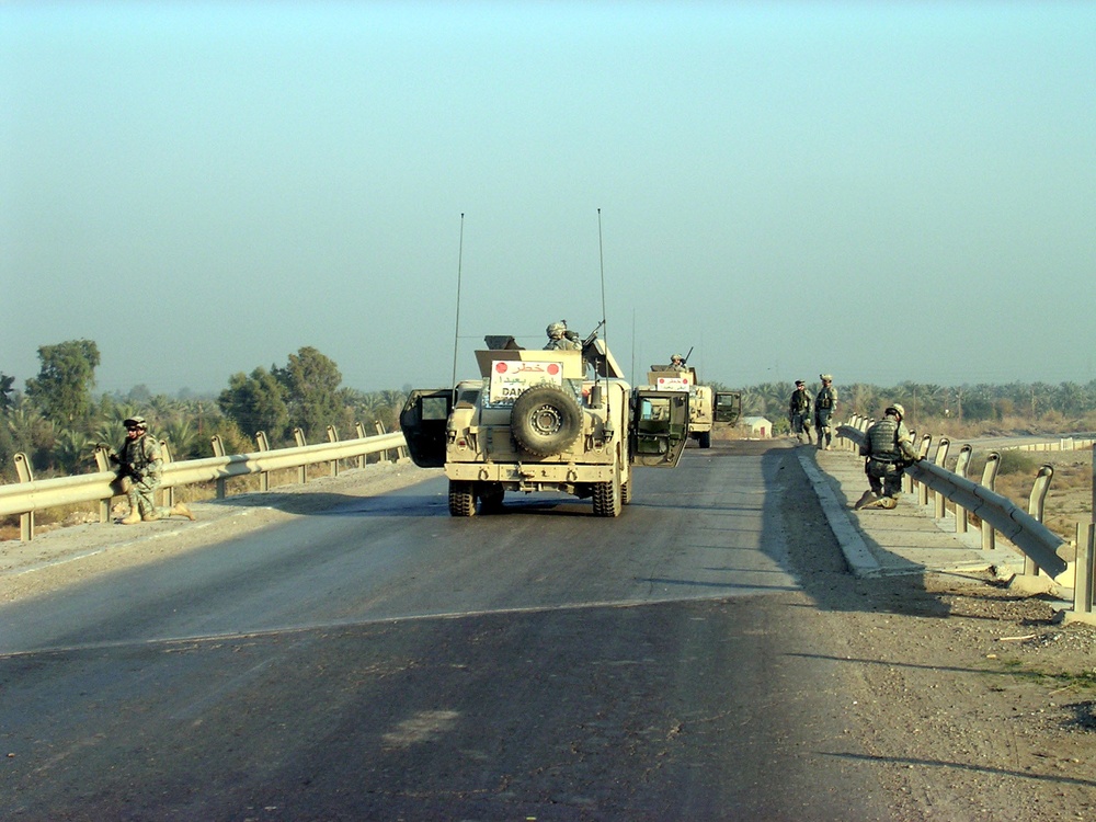 Soldiers take up an observation point