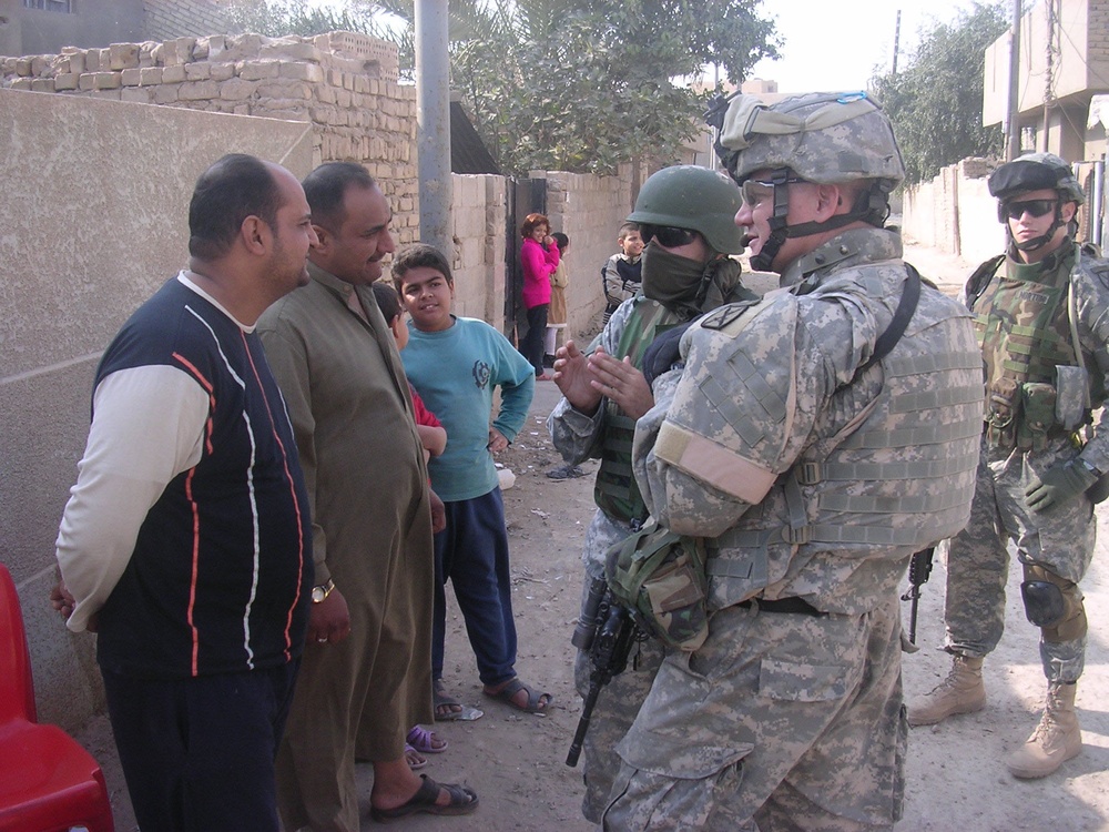 Lt Col. Kevin Brown talks with Iraqi citizens