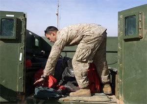 BLT 1/2 makes friends in Iraq