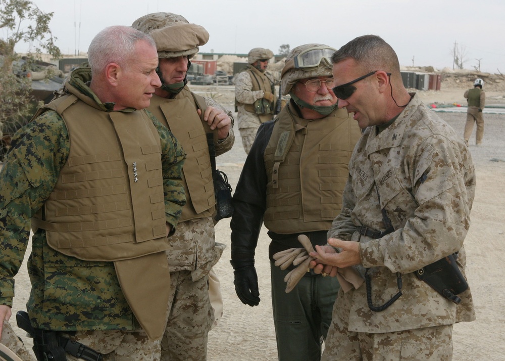 Assistant Commandant and Medal of Honor recipient visit 22nd MEU (SOC) in I