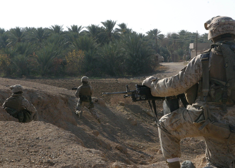 BLT 1/2 patrols through Hit, Iraq