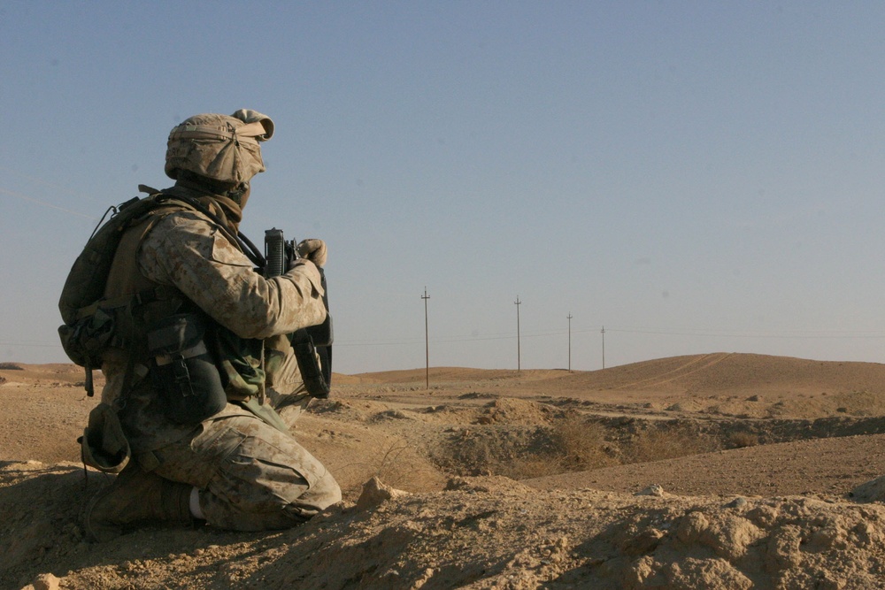 BLT 1/2 patrols through Hit, Iraq