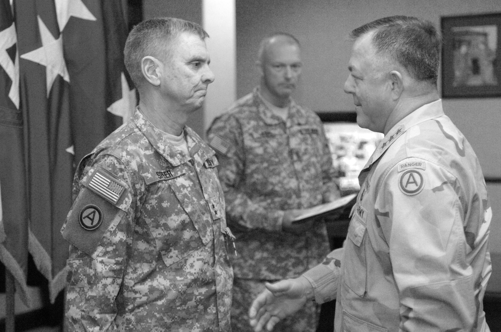 Maj. Gen. Speer receives the Bronze Star Medal