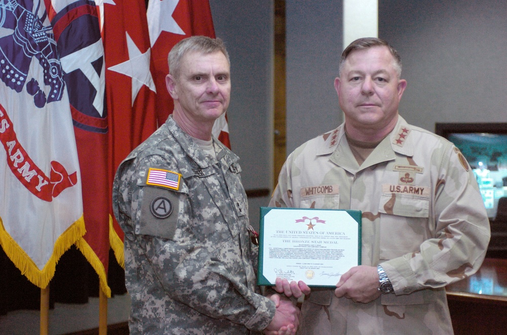 Maj. Gen. Speer receives the Bronze Star Medal