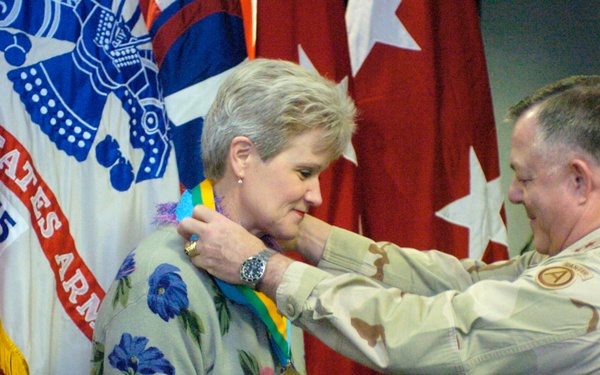 Cathy Speer receives the U.S. Central Command Commander's Outstanding Com