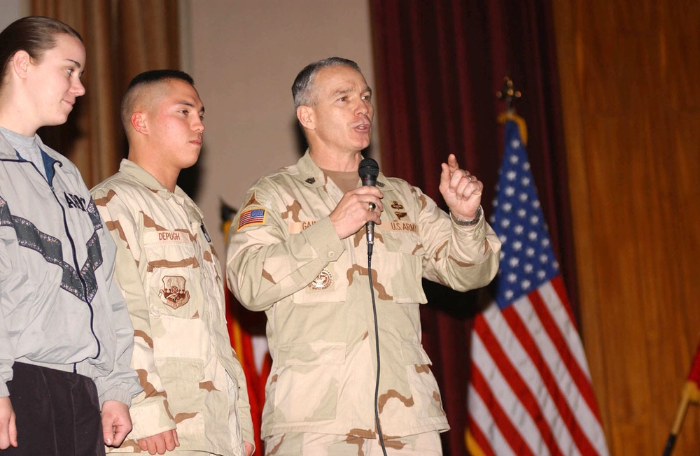 Gen. Pace and star-studded troupe visit Anaconda for New Year's