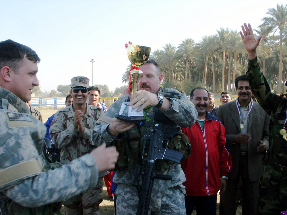 Iraqi army, U.S. Soldiers enjoy soccer match