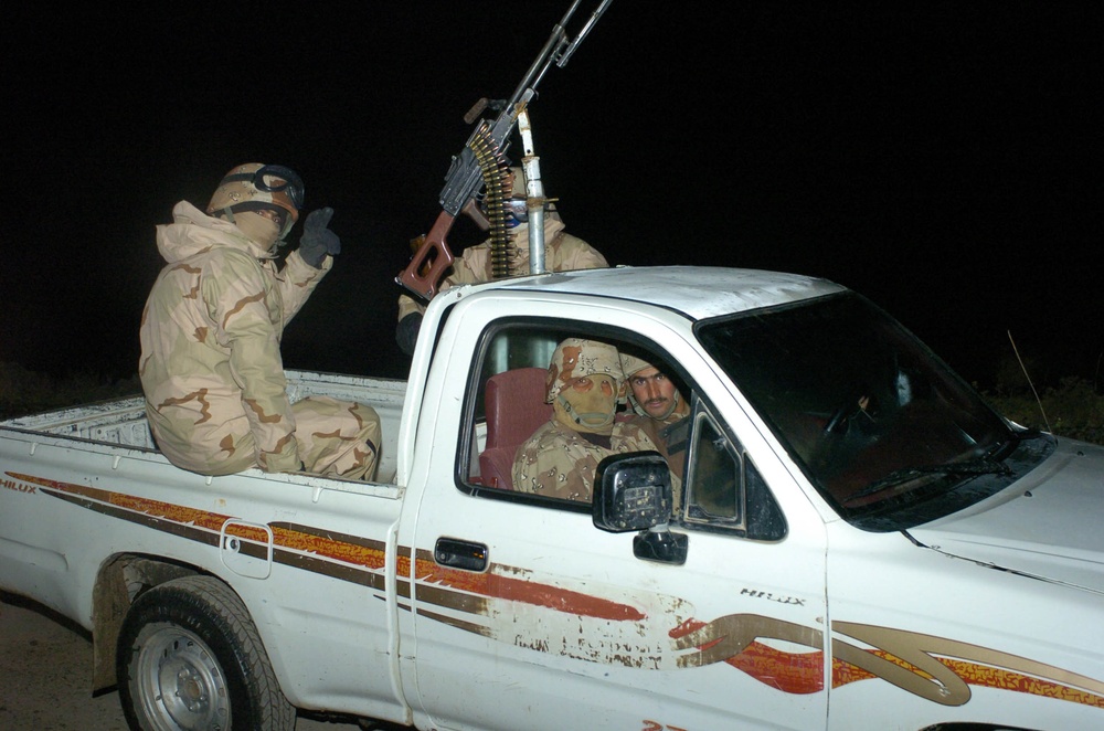 Iraqi soldiers prepare to go on a raid