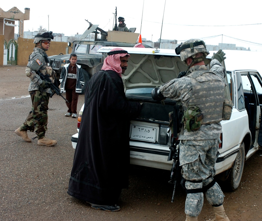 Red Knights conduct vehicle searches