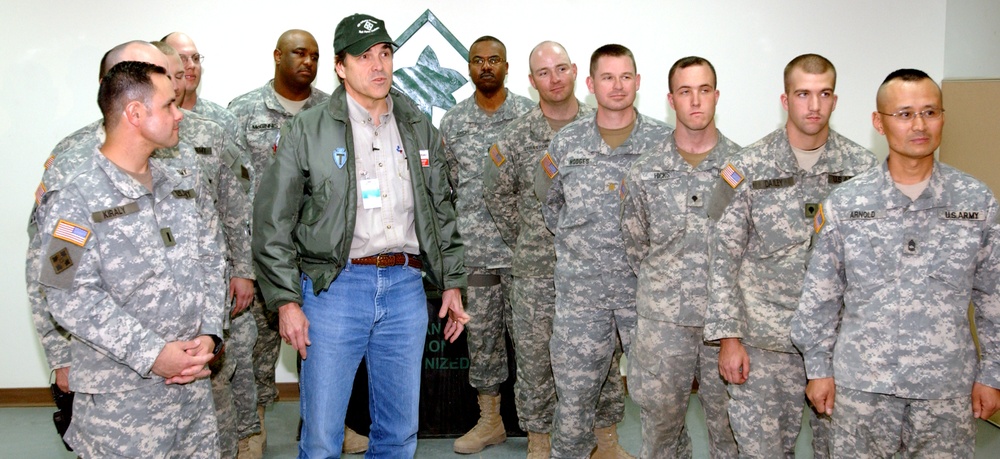 Texas Governor Perry with Soldiers