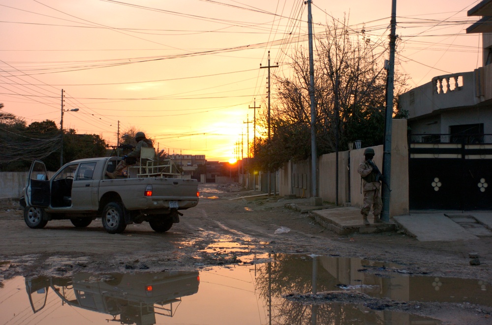 Iraqi Army Soldiers pull security during a cordon and search