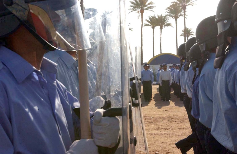 Iraqi Police graduate 1,000