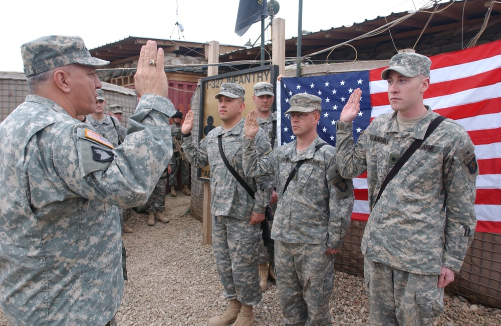 Vice Chief of Staff, U.S. Army Recites the Oath of Enlistment to Soldiers