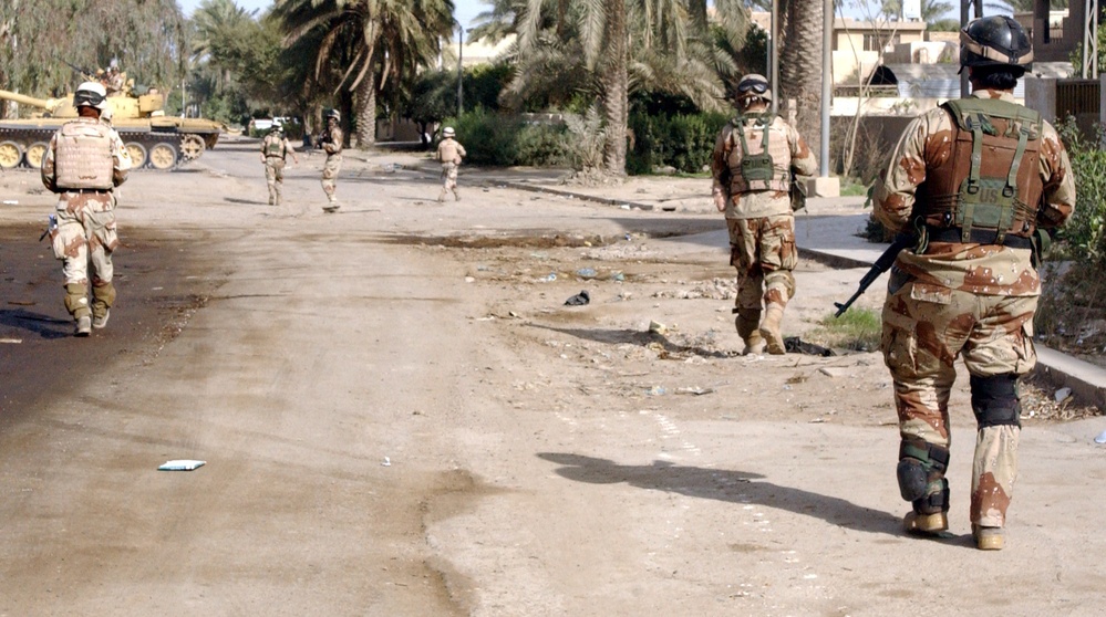Iraqi soldiers watch over safety of local citizens