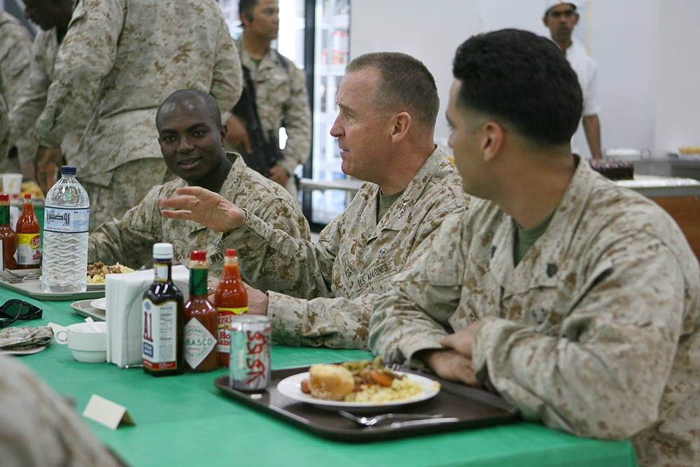 MARCENT commander visits Marines