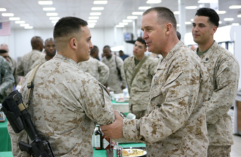 MARCENT commander visits Marines