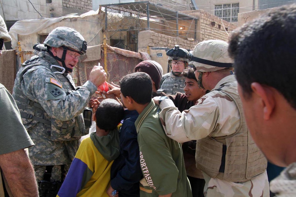 Maj. Gen. Thurman passes out candy