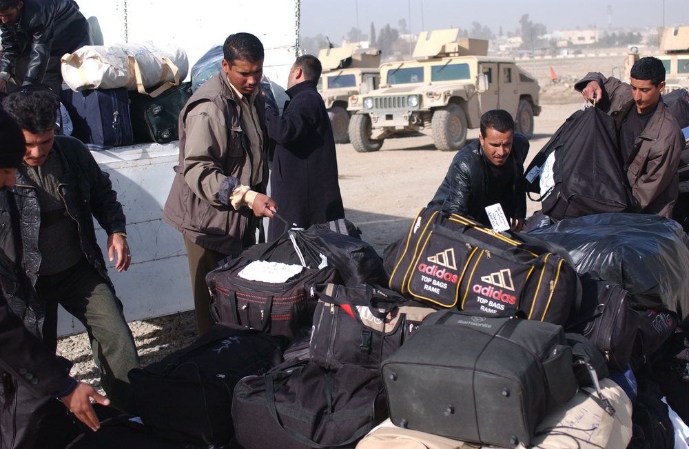 Iraqis depart to Jordan for police training