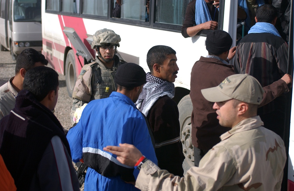 Iraqis depart to Jordan for police training