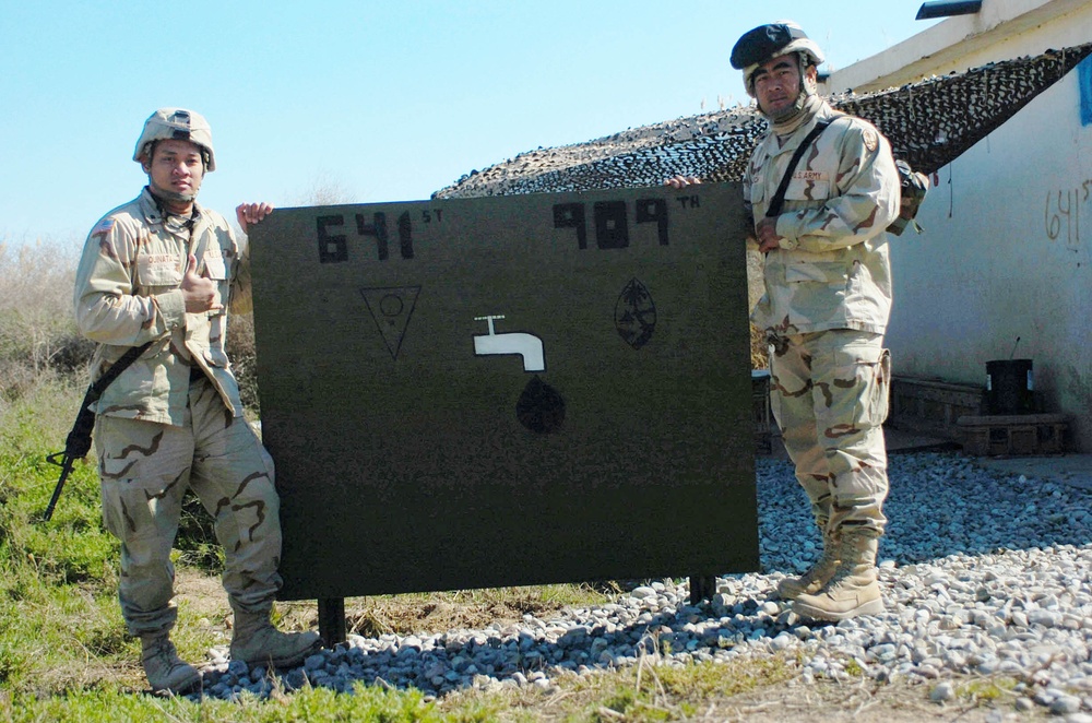 Guam Citizen Soldiers Purifiy the Water in Iraq