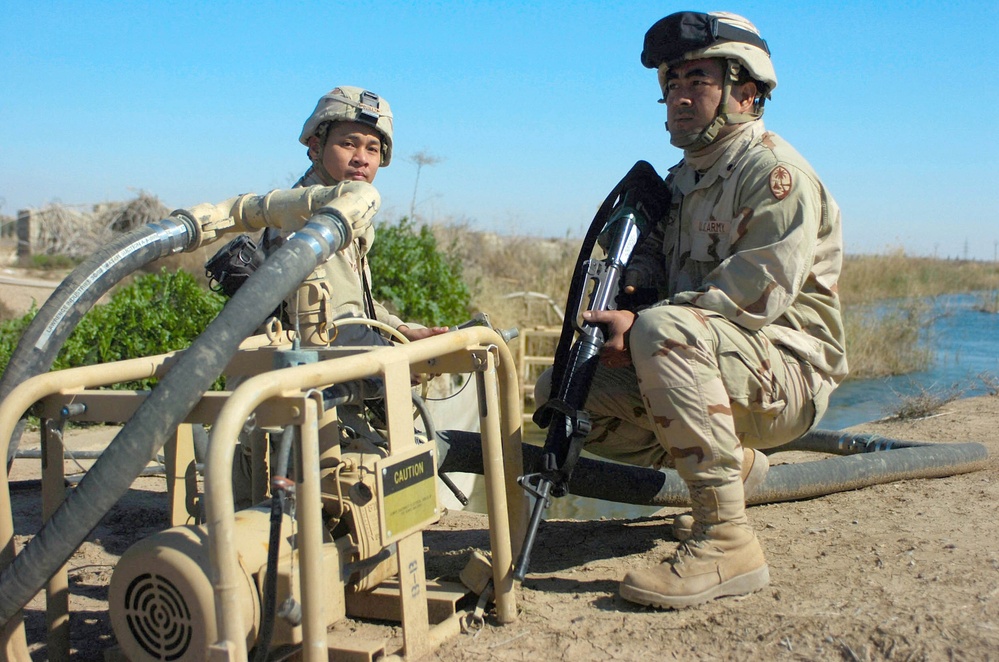 Guam Citizen Soldiers Purifiy the Water in Iraq
