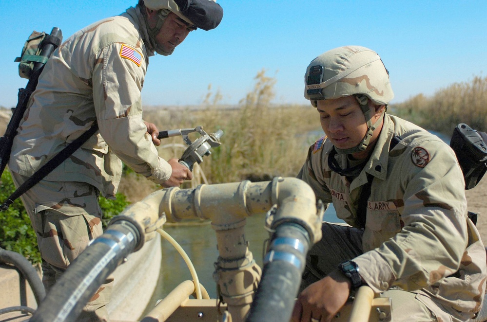 Guam Citizen Soldiers Purifiy the Water in Iraq