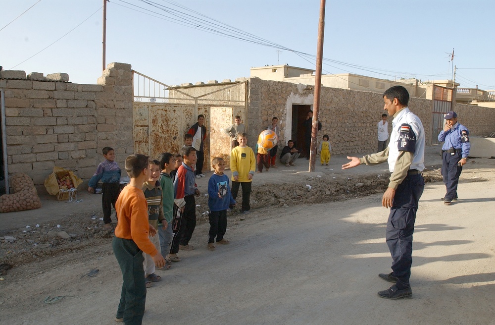 Soccerballs given out in Tal Afar