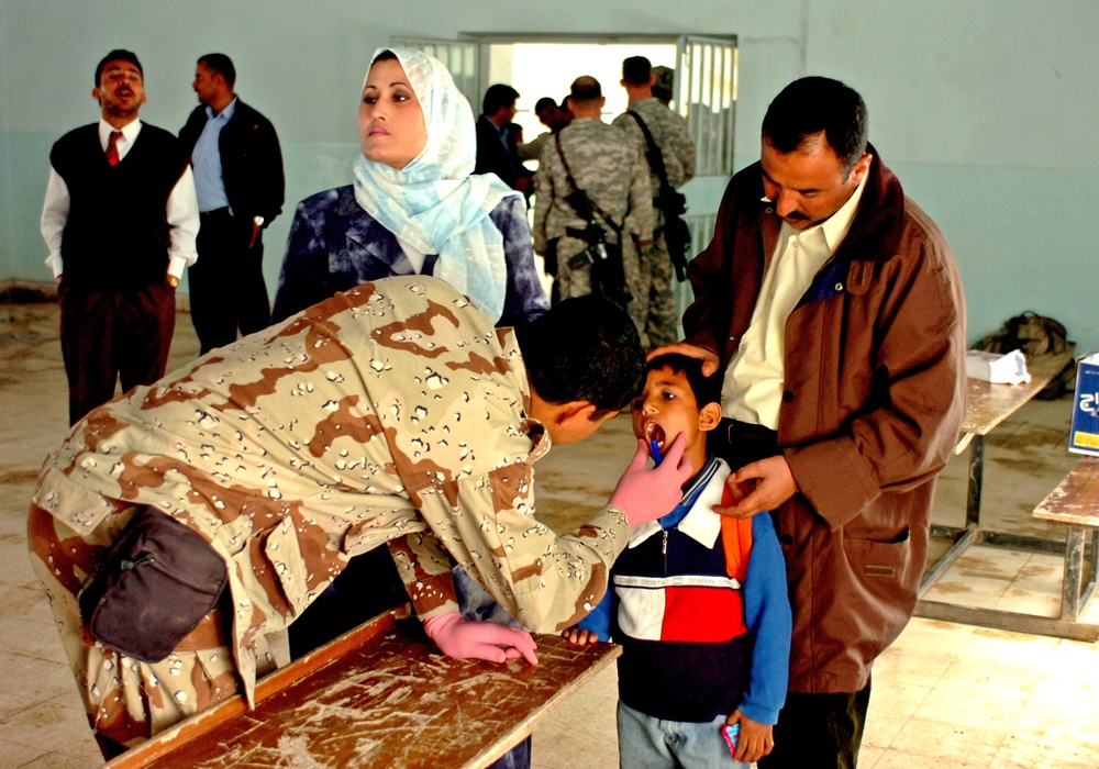 Iraqi Army provides free clinic