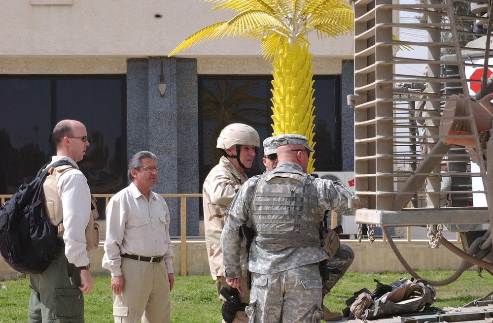 Admiral Fallon visits LSA Diamondback