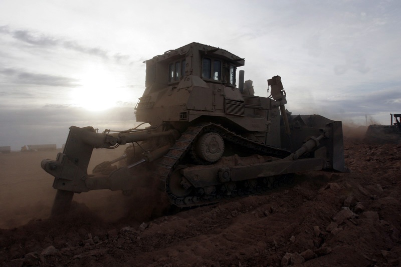 Marines Build Berm Around Troubled City