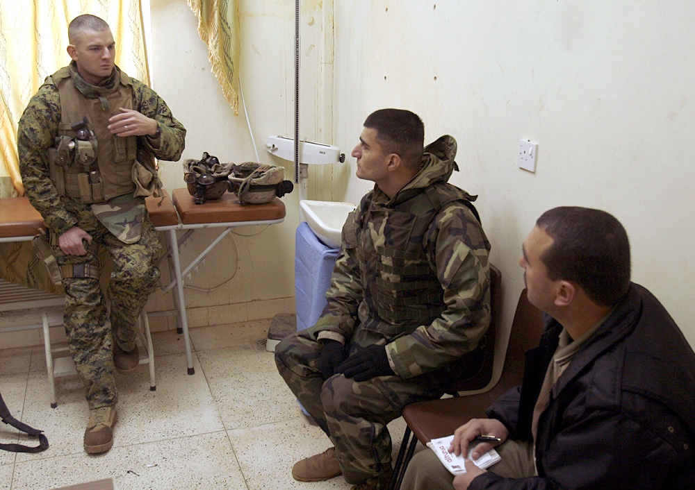 Marine aids local populace in remote, western Iraqi town