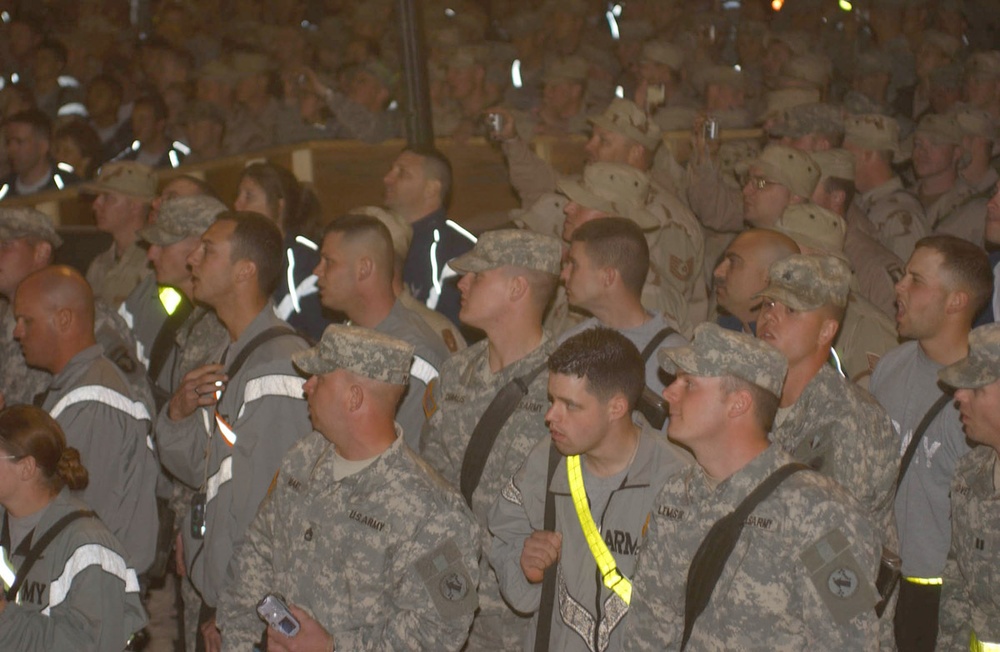 troops watch concert