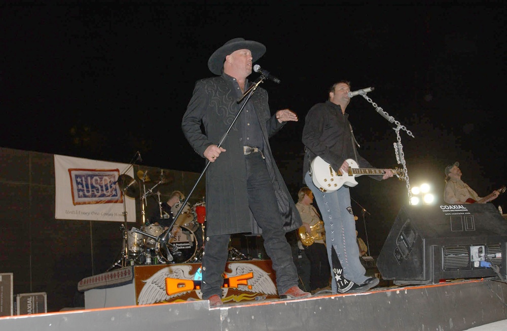Montgomery Gentry perform