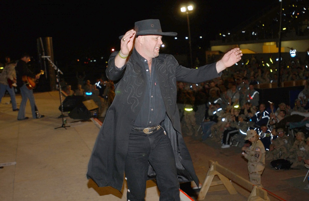 Montgomery Gentry perform