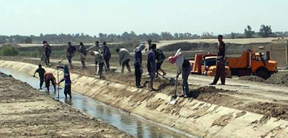 Coalition helps Iraqi citizens clean canals