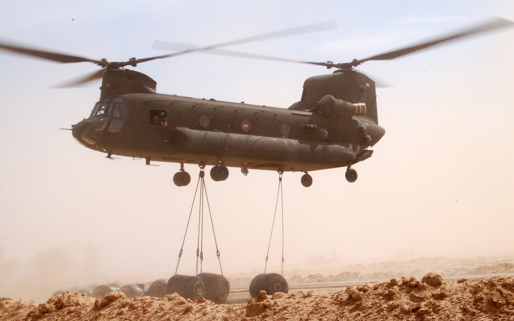 A CH-47D Chinook helicopter