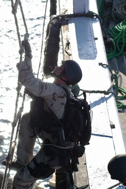 USS Oak Hill Provides Aid to Motor Vessel