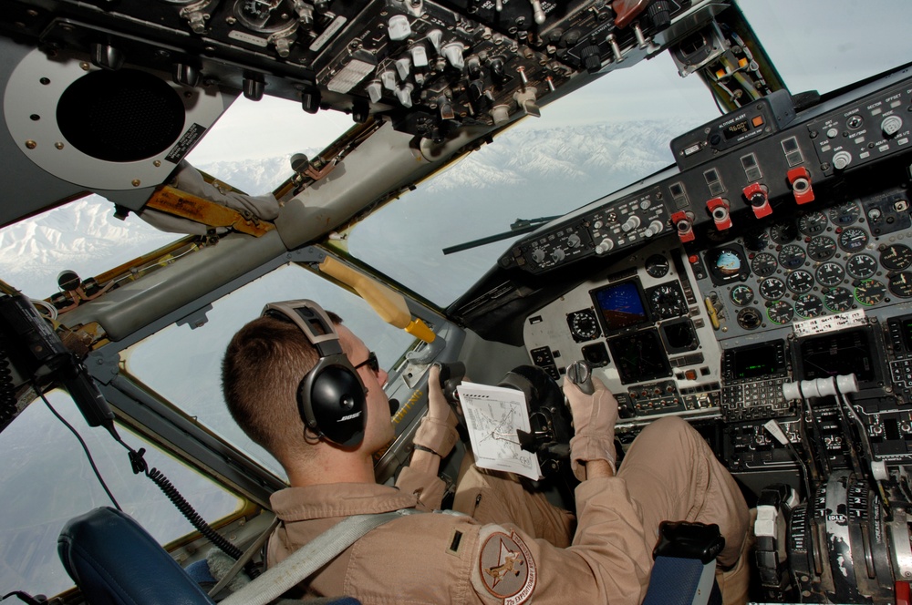 KC-135R/T air refueling aircraft